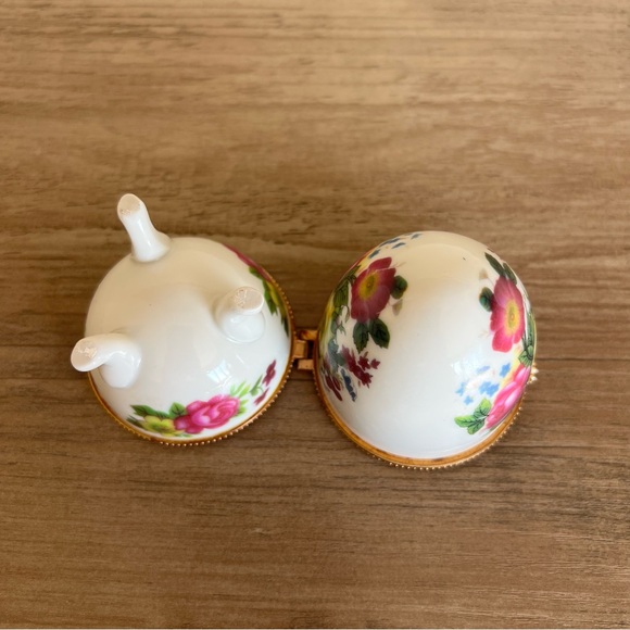 Vintage Porcelain Egg Trinket Box Jewelry Holder Floral Hinged Decor - Picture 9 of 10